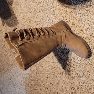 So (Kohls) Girls size 4 Boots